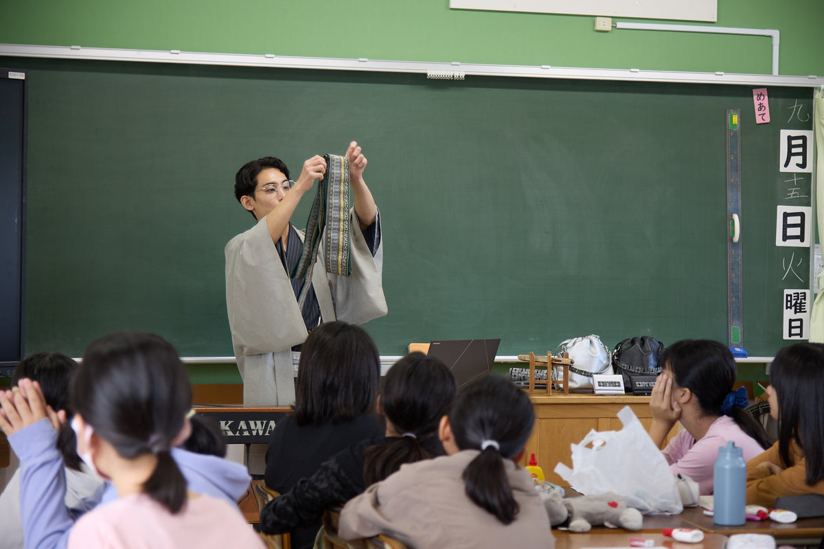 福岡市立香椎東小学校で、はじめて小学生向けの博多織の授業をひらきました